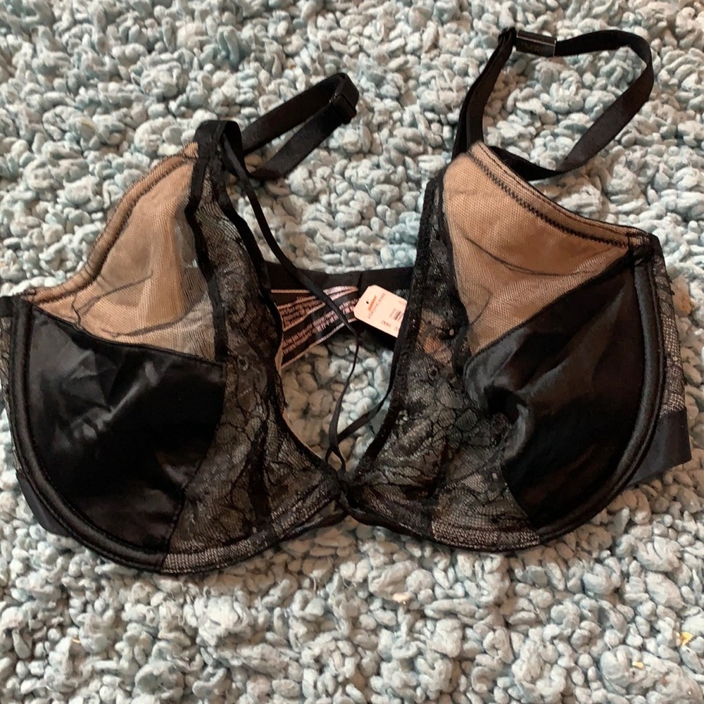 VS black thin 32DD bra. NWT